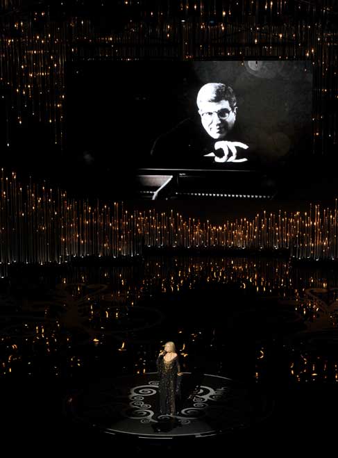 OSCAR 2013 - Barbra Streisand canta e presta um tributo aos artistas que mortos 