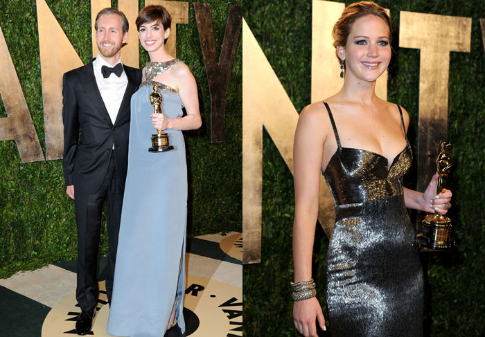 Anne Hathaway e Jennifer Lawrence levam seus Oscars para festa de revista