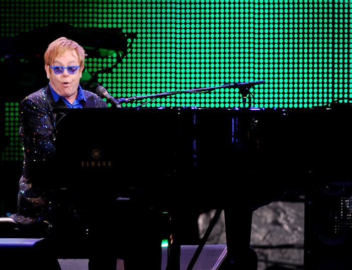 Elton John se apresenta no Jockey Club, em São Paulo