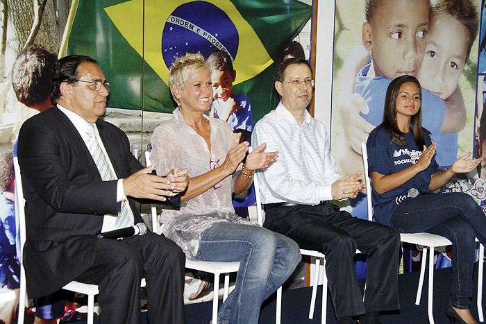 Xuxa participa de inauguração de escola profissionalizante em sua fundação