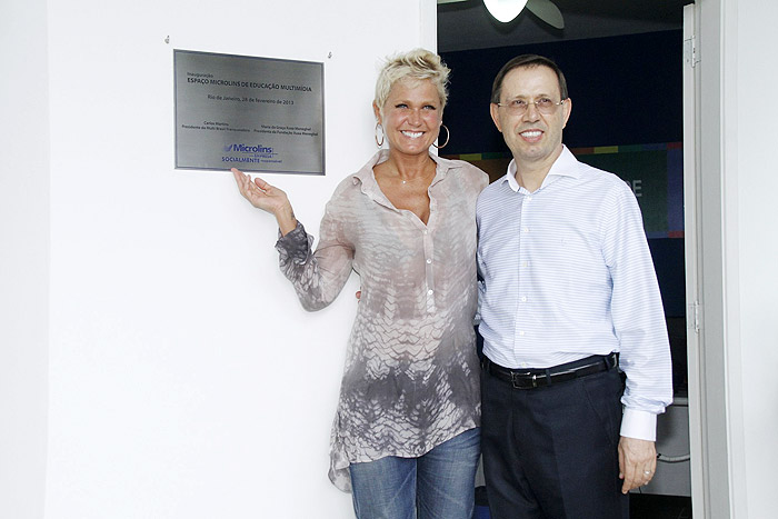 Xuxa participa de inauguração de escola profissionalizante em sua fundação