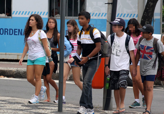 Livian Aragão faz turismo no Rio de Janeiro com amigos