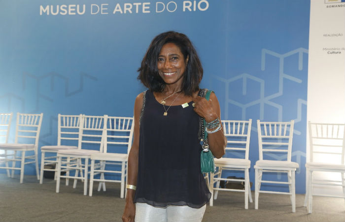 Zeca Camargo, Regina Casé e Glória Maria prestigiam inauguração no Rio