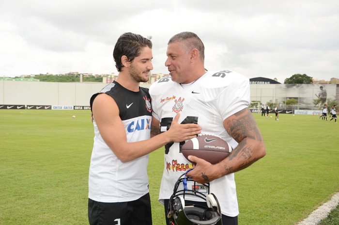 Alexandre Frota se encontra com Pato e outros craques do Corinthians