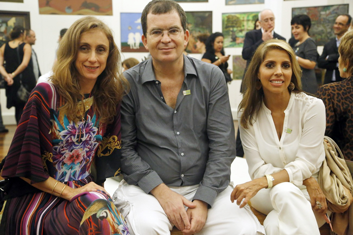 Zeca Camargo, Regina Casé e Glória Maria prestigiam inauguração no Rio