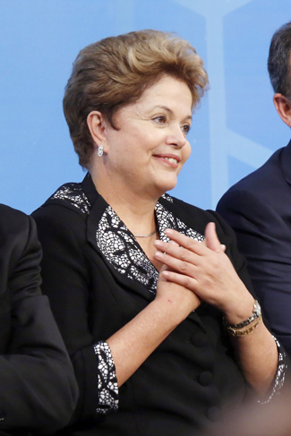 Zeca Camargo, Regina Casé e Glória Maria prestigiam inauguração no Rio