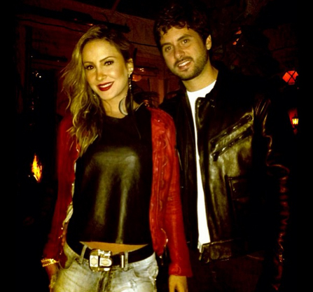 Claudia Leitte curte noite com o marido