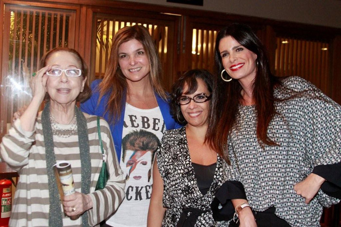 Giovanna Antonelli e Claudia Raia se divertem na noite carioca