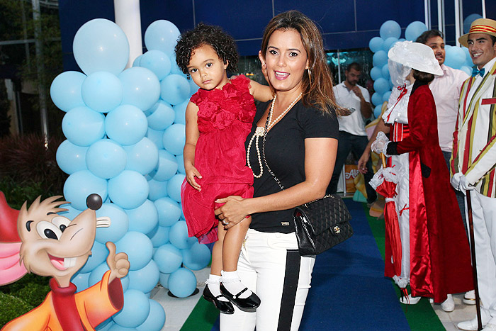 Luciele di Camargo com a filha Maria Eduarda