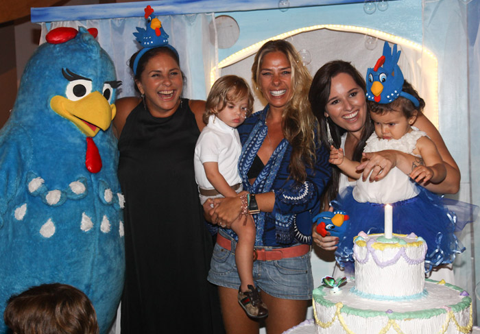 Fafá de Belém, Adriane Galisteu e o filho Vittorio comemoraram o aniversário de Laura