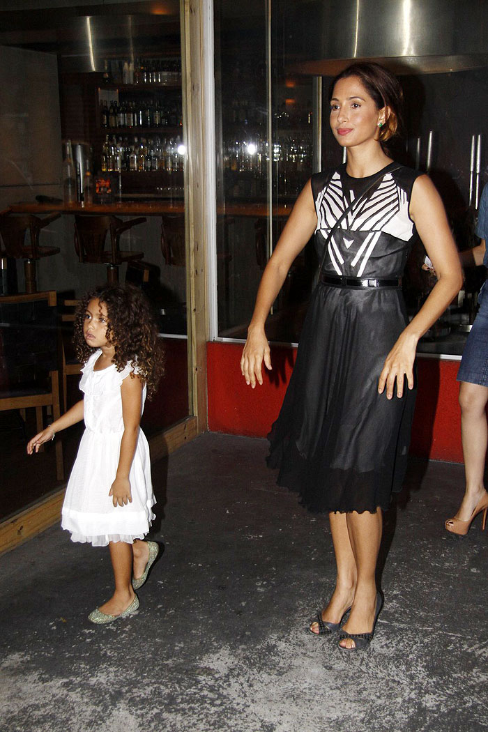 Camila Pitanga e a filha Antônia