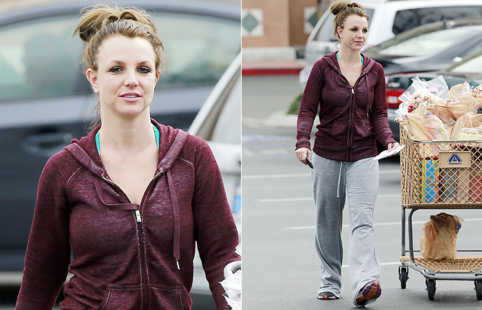 Britney Spears faz compras com look casual e pouca maquiagem