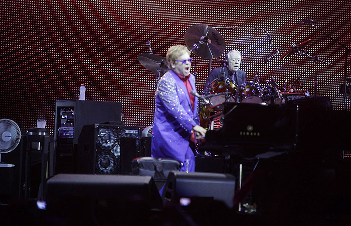 Elton John anima público em Belo Horizonte
