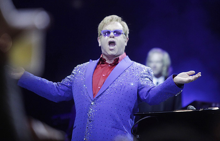 Elton John anima público em Belo Horizonte