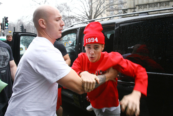 Veja imagens do 'piti' de Justin Bieber com paparazzo londrino!