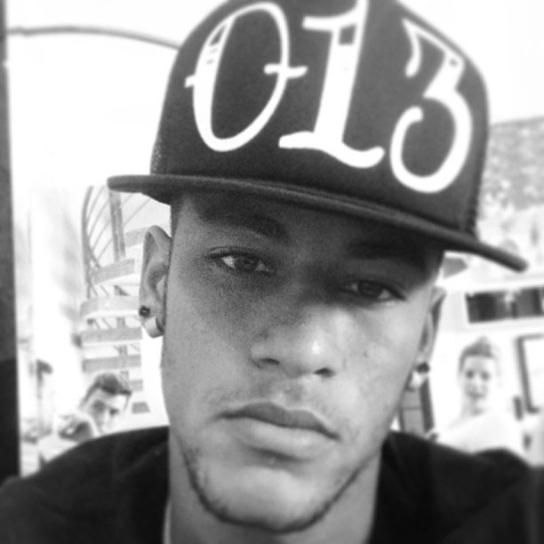 Neymar homenageia Chorão com letra de música em rede social