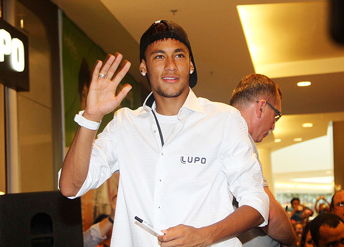 Neymar, chega de helicóptero para Evento em Shooping de SP - Veja as Fotos.