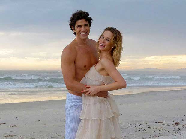 Mariana Ximenes e Reynaldo Gianecchini gravam cenas de romance