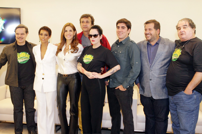 Elenco e equipe de O Dentista Mascarado, que estreia na Globo em abril