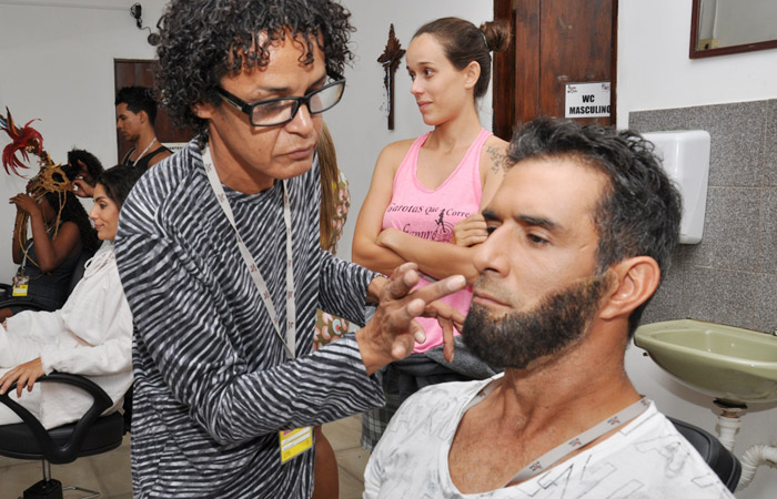 Carol Castro e Marcos Pasquim dão início aos ensaios da Paixão de Cristo