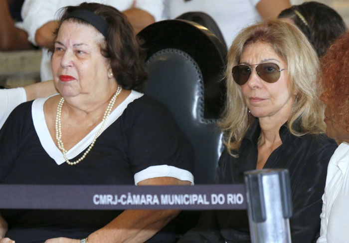 Marília Pêra e Nana Caymmi se despedem de Emílio Santiago
