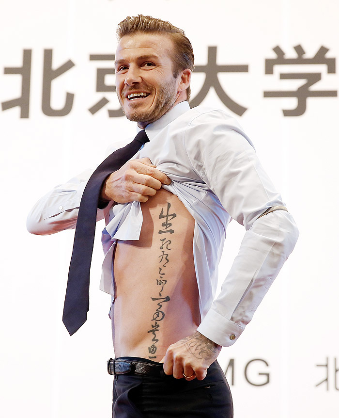 David Beckham discursa e exibe tatuagem durante sua visita à China