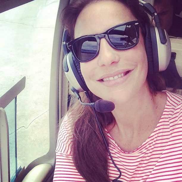 Ivete Sangalo viaja cedo de helicóptero 