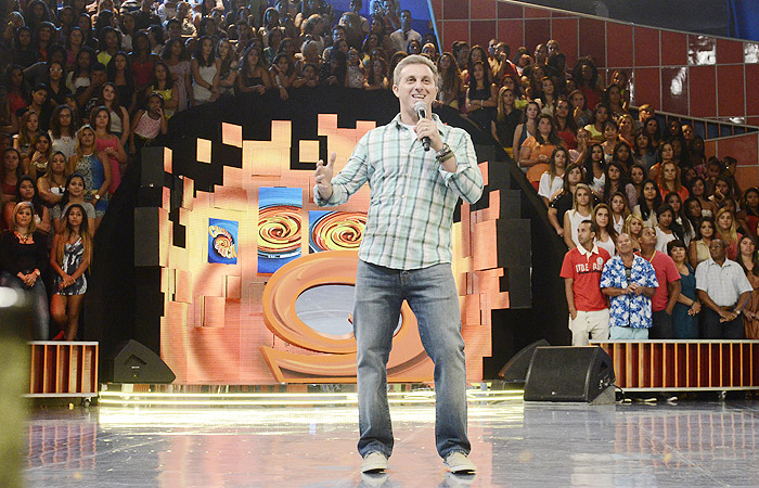 Luciano Huck apresenta as novidades do Caldeirão 2013