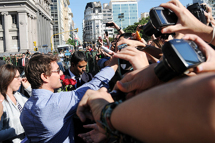 Tom Cruise visita o famoso teatro Colón, em Buenos Aires