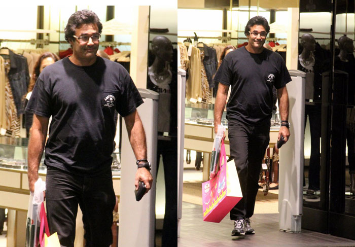 Luciano Szafir faz compras em shopping no Rio de Janeiro