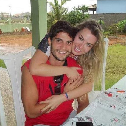 Ex-BBB André posta foto ao lado de Fernanda: “Princesa”