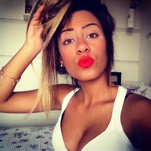 Fotos da irmã de Neymar são alvo de site de conteúdo adulto