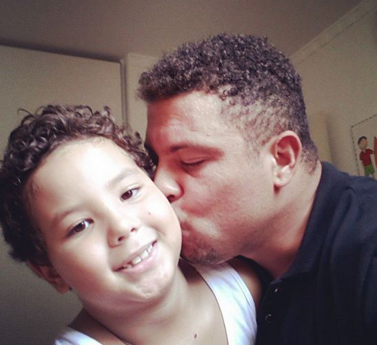 Ronaldo Fenômeno publica foto com seu filho Alex