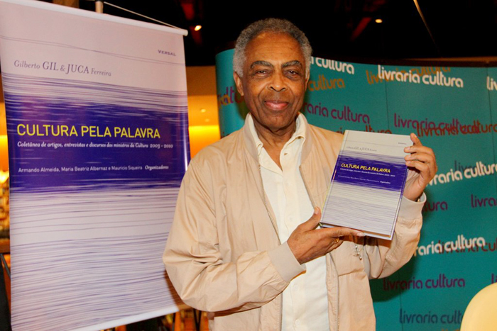 Gilberto Gil lança livro em São Paulo