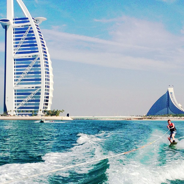 Michel Teló publica foto de suas férias em Dubai