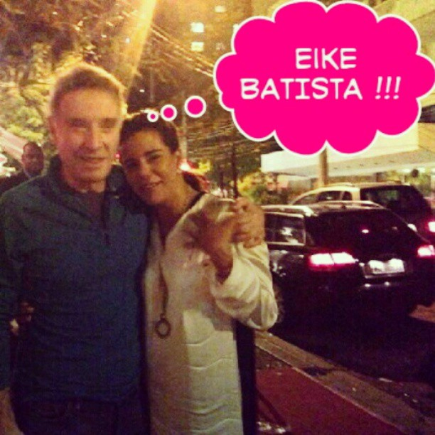 Narcisa encontra Eike Batista em saída de restaurante