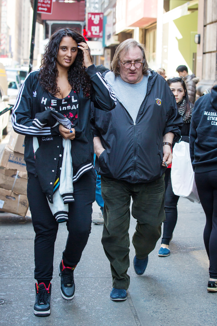 Gérard Depardieu passeia com a filha em NY quando deveria estar em audiência, em Paris