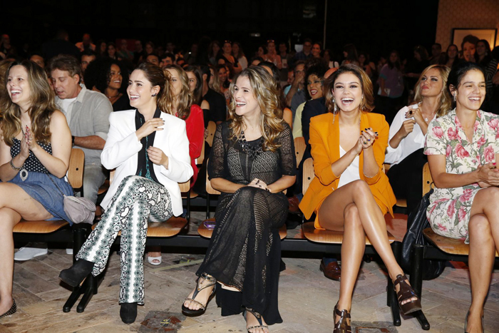Fernanda Vasconcellos, Ingrid Guimarães e Sophie Charlotte se divertem no evento