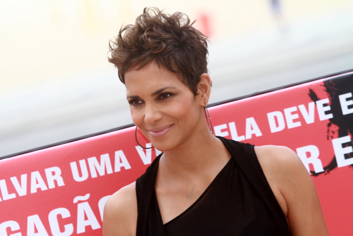 Halle Berry divulga novo filme no Copacabana Palace, no Rio