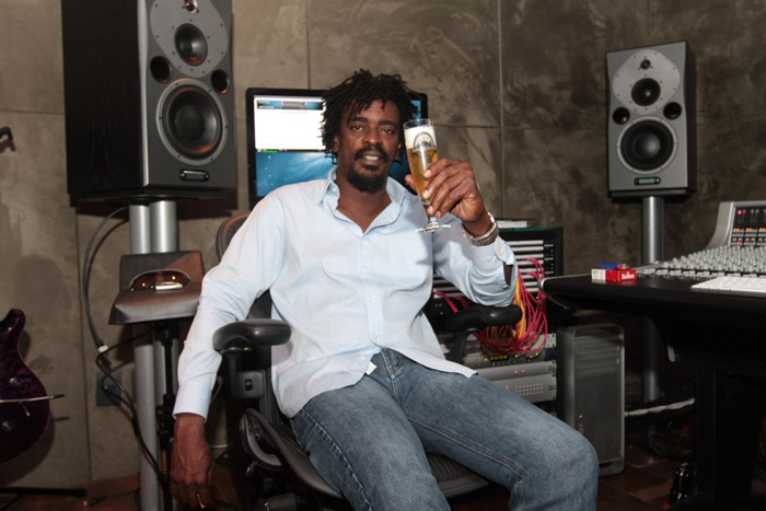 Seu Jorge lança cerveja durante evento em São Paulo