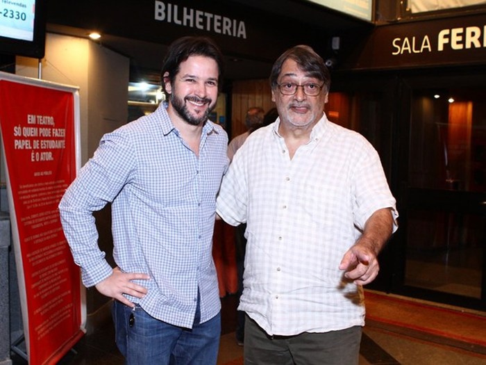 Murilo Benício vai sem Debora Falabella ao teatro