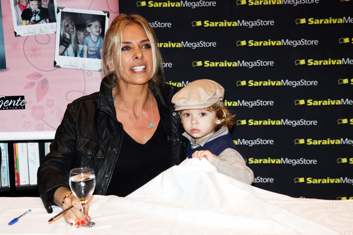 Adriane Galisteu com o filho, Vittorio