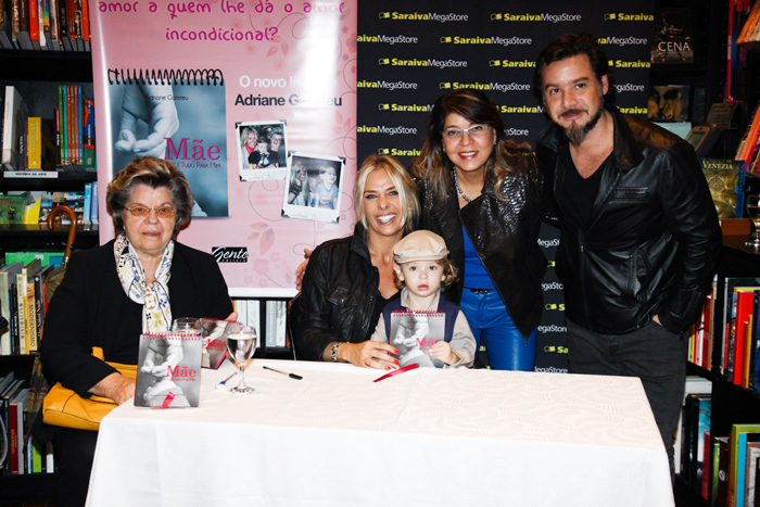 Dona Emma, Adriane, Vittorio, Roberta Miranda e Alexandre Iódice