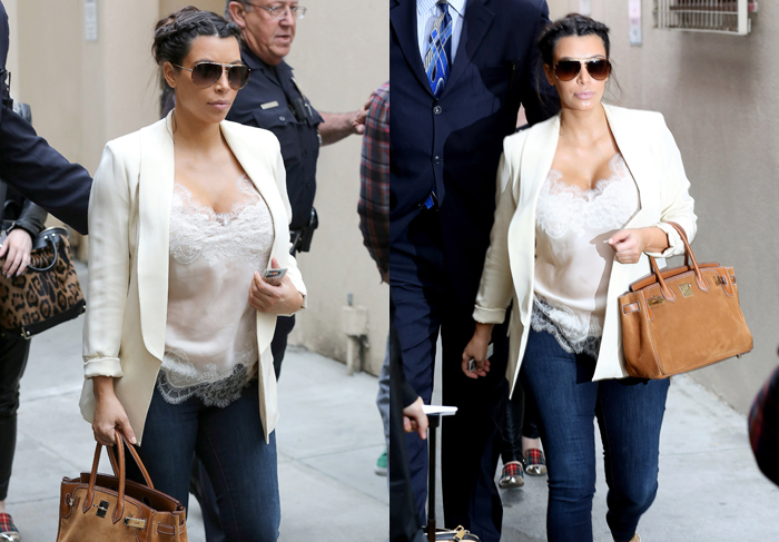 Kim Kardashian veste look clássico para embarcar em Los Angeles