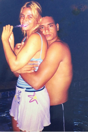 Carla Perez relembra começo de namoro com foto antiga dela e Xanddy