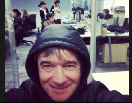 Serginho Groisman sente frio no local de trabalho