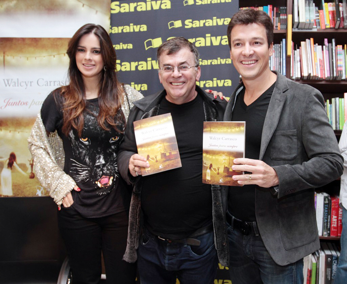 Vera Viel e Rodrigo Faro também foram prestigiar o autor