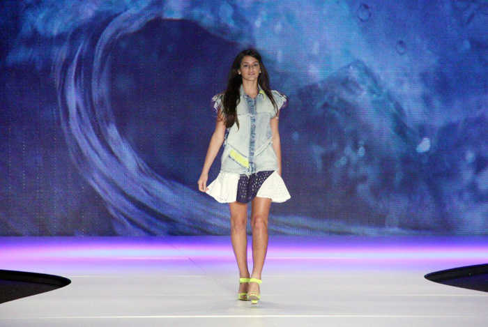 Bruna Marquezine desfila no Fashion Rio