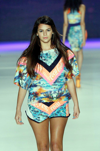 Bruna Marquezine desfila no Fashion Rio
