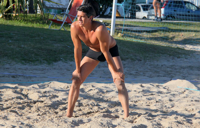 Márcio Garcia chama atenção com corpo em forma e bronzeado